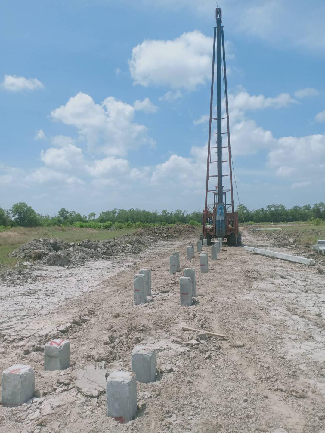 Wongwai Piling Almost halfway - ตอกเสาเข็มรั้ว SQ0.22x0.22x6.00 m. 1,136 ต้น