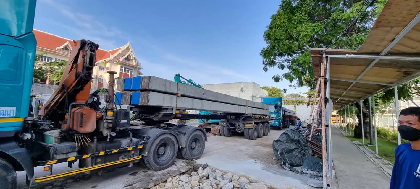 งานเสาเข็มพร้อมตอก SQ0.40x0.40x24.00 m. งานบนพื้นปูน 12 ล้อยางตอกสบายๆ