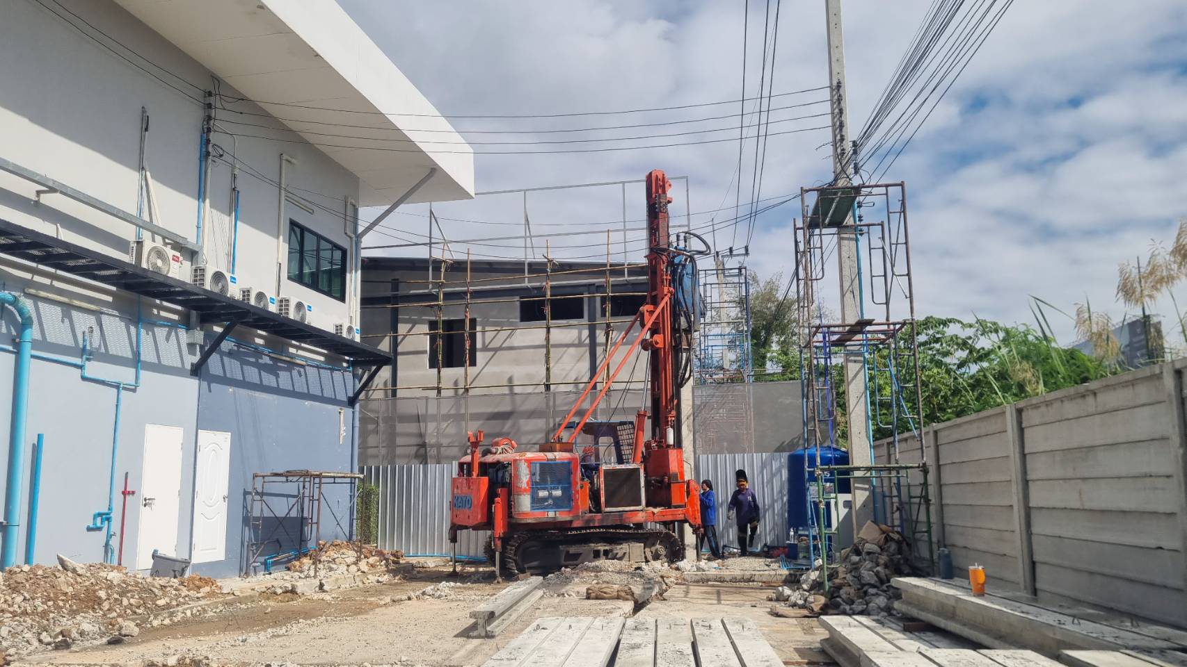 Wongwai Piling ตอกเสาเข็ม ปั้นจั่นเล็ก กระโดงยืดหดได้  เสาเข็มไอ